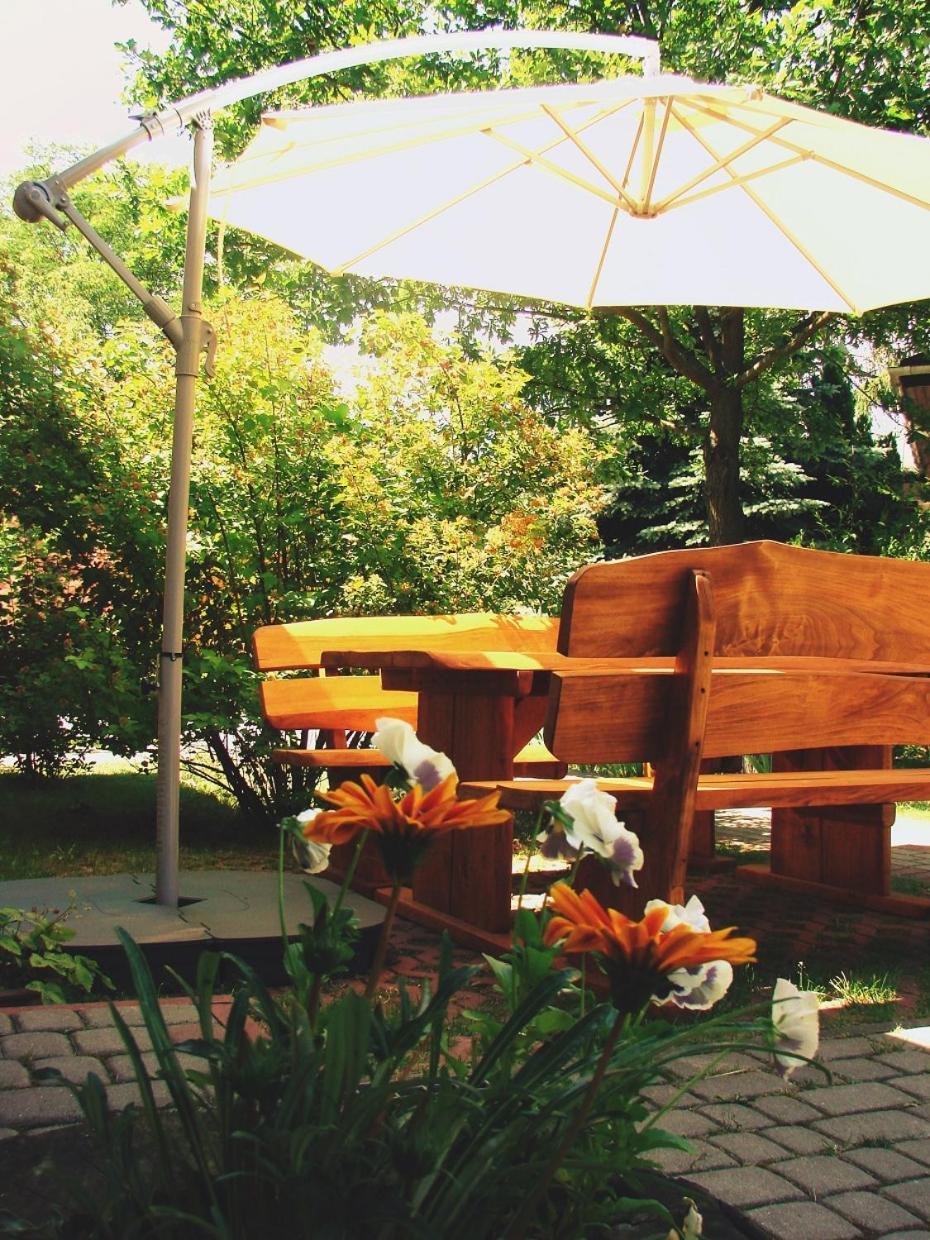 Agroturystyka Pod Modrzewiami Nowy Tomyśl Exterior foto