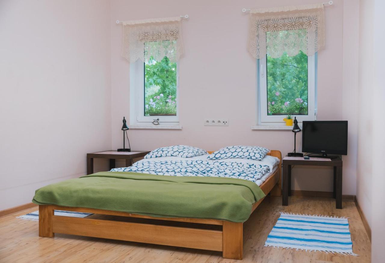 Agroturystyka Pod Modrzewiami Nowy Tomyśl Exterior foto