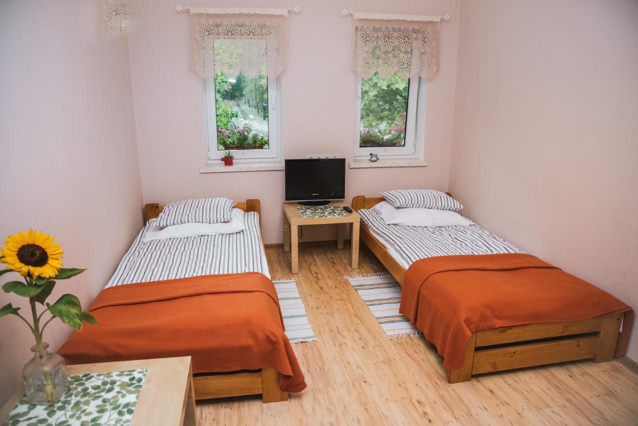 Agroturystyka Pod Modrzewiami Nowy Tomyśl Exterior foto